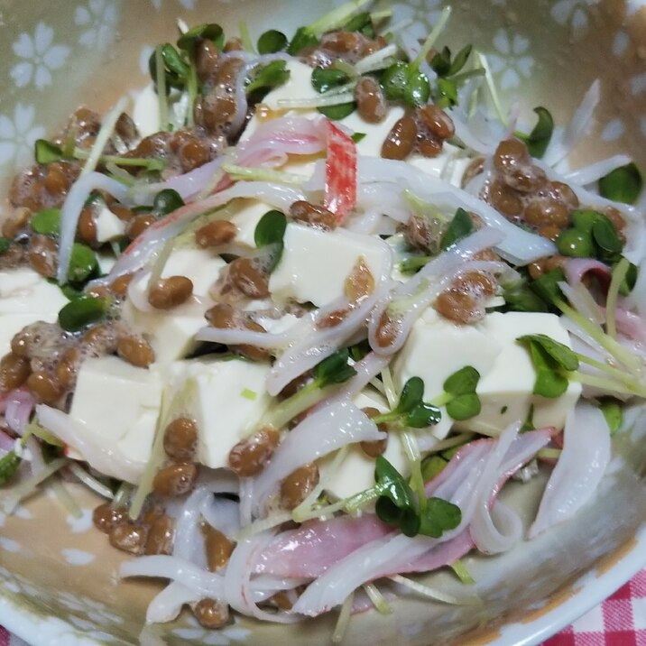 豆腐と納豆と蟹カマと貝割れの梅酢和え☆